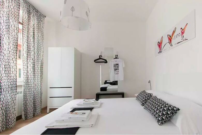 Hostal Via Colombo Holiday Rooms