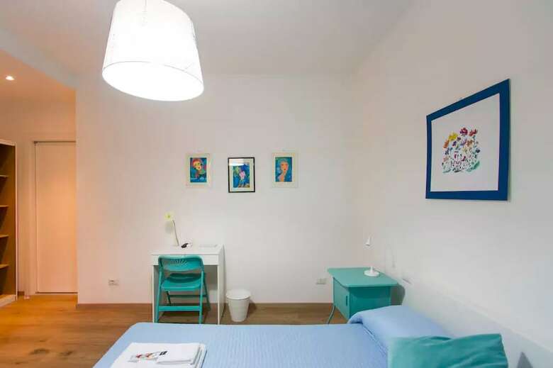 Hostal Via Colombo Holiday Rooms