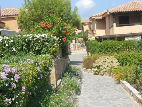 Baia De Bahas - Apartments & Resort