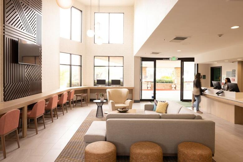 Hotel Holiday Inn Orange County Airport