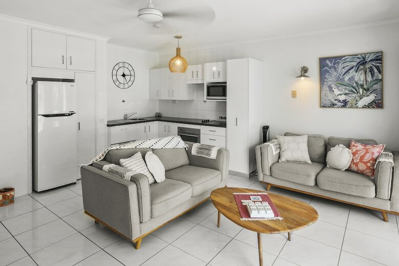 Hotel Agincourt Beachfront Apartments