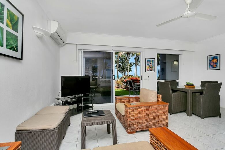 Hotel Agincourt Beachfront Apartments