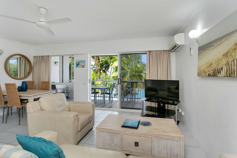 Hotel Agincourt Beachfront Apartments