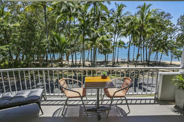 Hotel Agincourt Beachfront Apartments