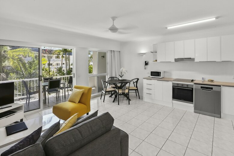 Hotel Agincourt Beachfront Apartments