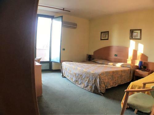 Hotel Ascot Lodging