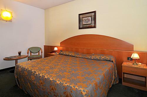 Hotel Ascot Lodging