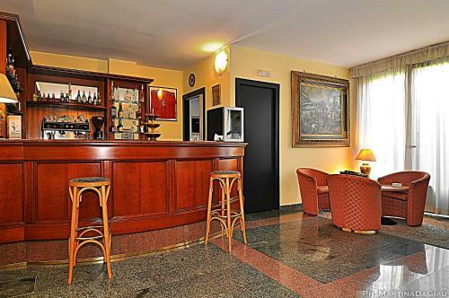 Hotel Ascot Lodging