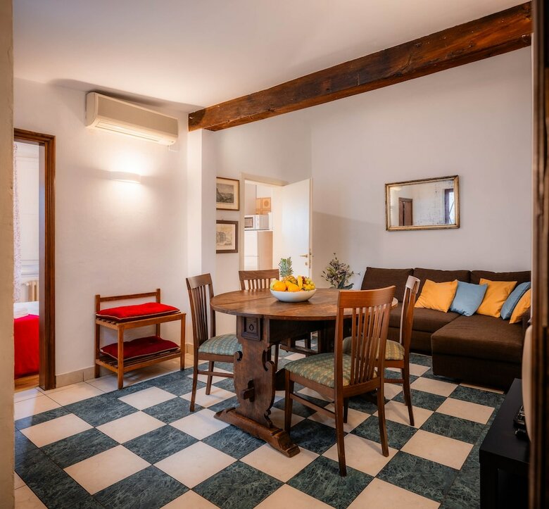 Hostal Novella House