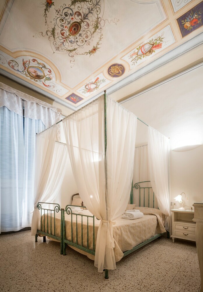 Hostal Novella House