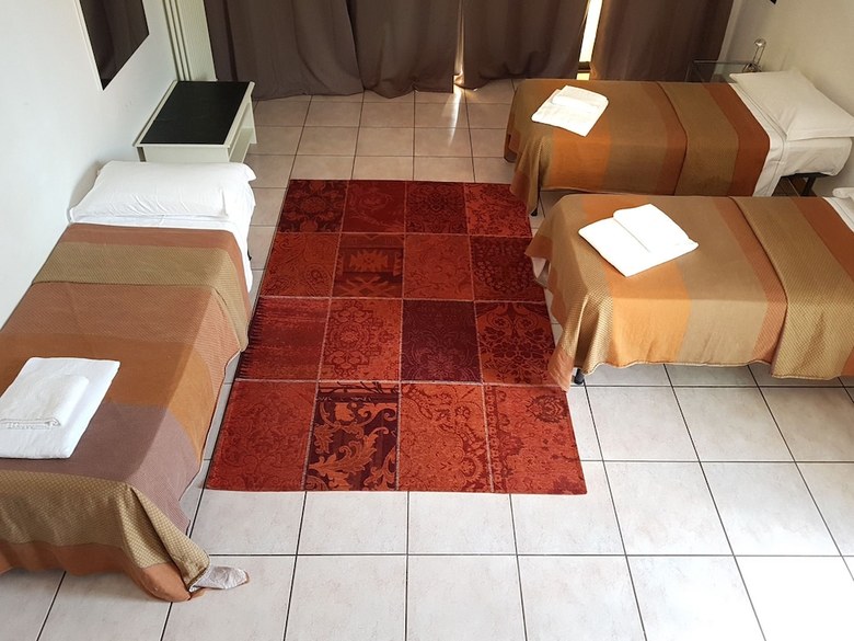 Hostal Apartment Nido Stazione