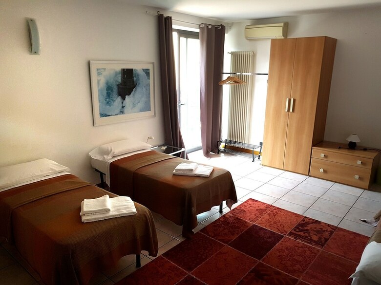 Hostal Apartment Nido Stazione