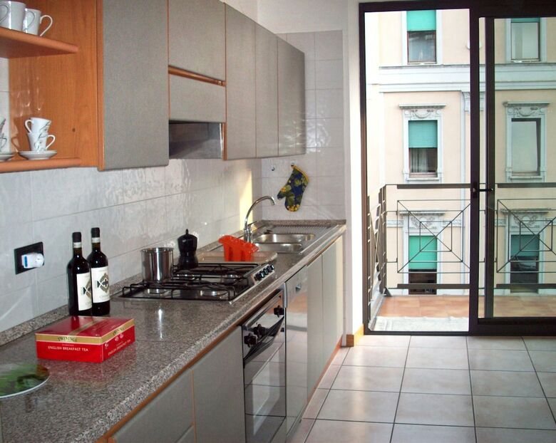 Hostal Apartment Nido Stazione