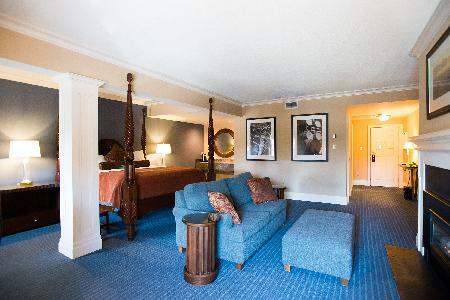 Hotel Queen's Landing