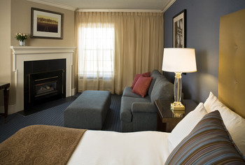 Hotel Queen's Landing