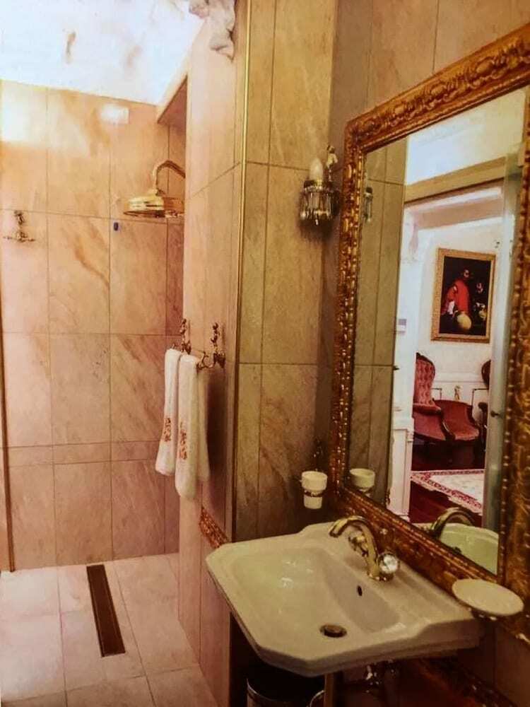 Bed And Breakfast 13