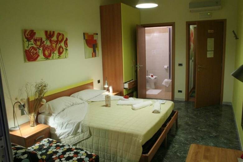 Hostal Reale House Rooms