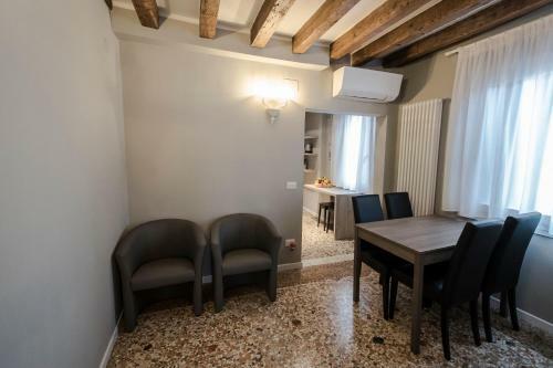 Charming Venice Apartments