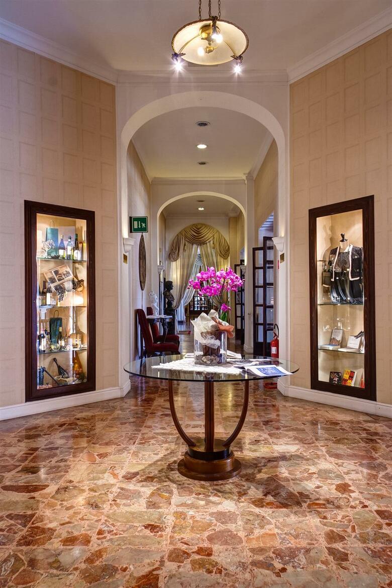 Bw Premier Collection Grand Hotel Royal