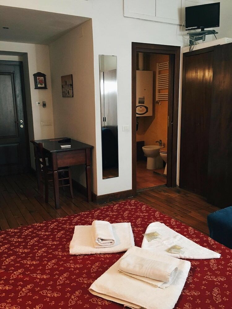 Hostal B&B Roman Rooms