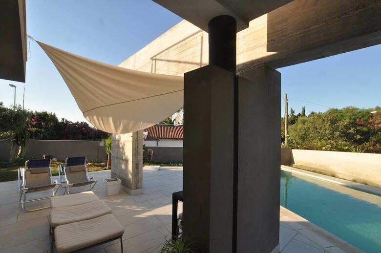 Bed & Breakfast Art House Margine Rosso