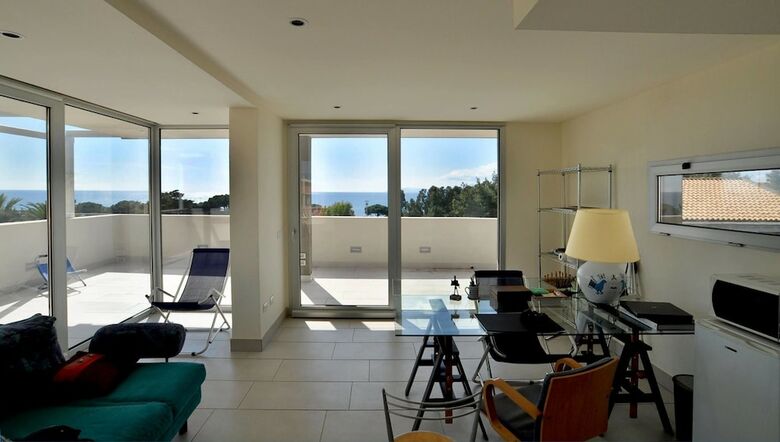 Bed & Breakfast Art House Margine Rosso