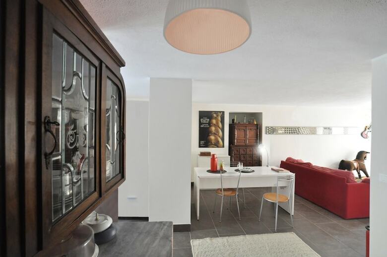 Bed & Breakfast Art House Margine Rosso