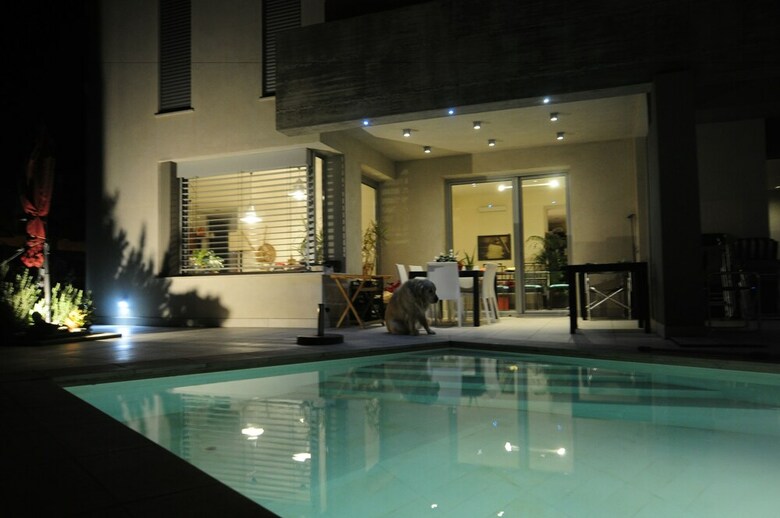 Bed & Breakfast Art House Margine Rosso