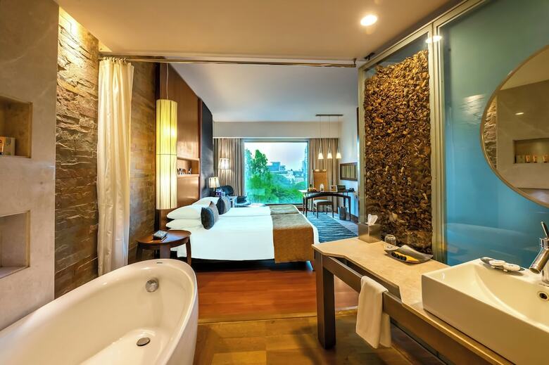 The O Hotel