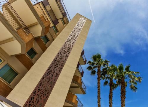 Almaluna Hotel & Resort