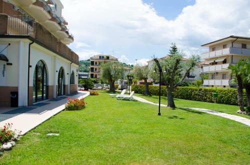 Almaluna Hotel & Resort