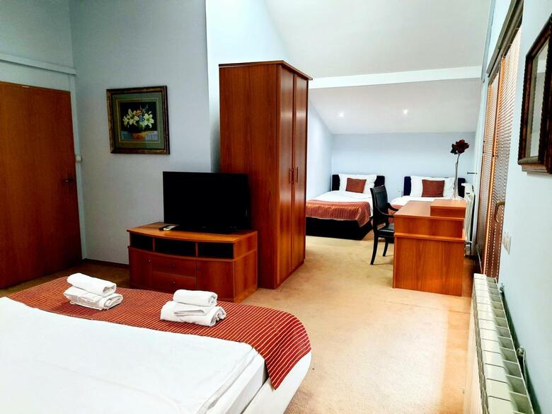 Aristocrat Palace Hotel