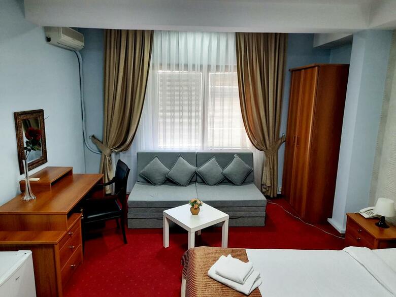 Aristocrat Palace Hotel