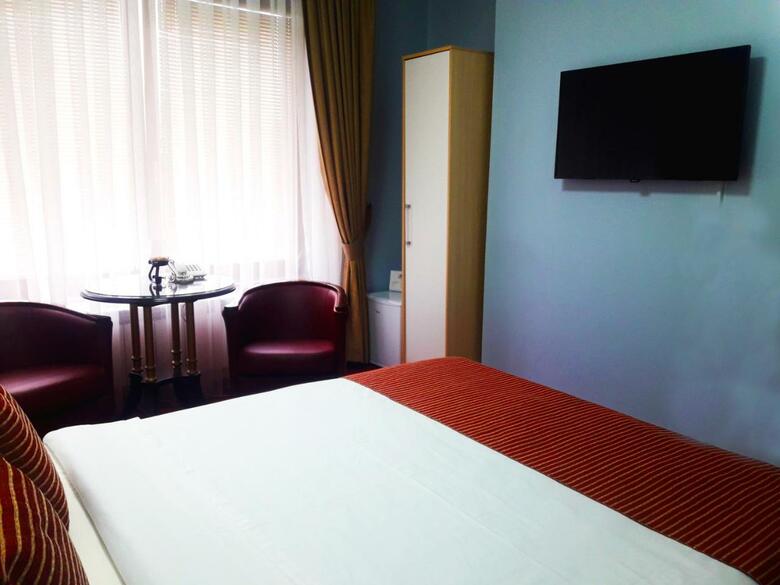 Aristocrat Palace Hotel