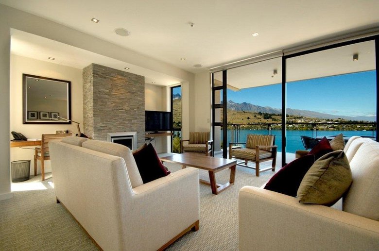 Rees Hotel & Luxury Apartments