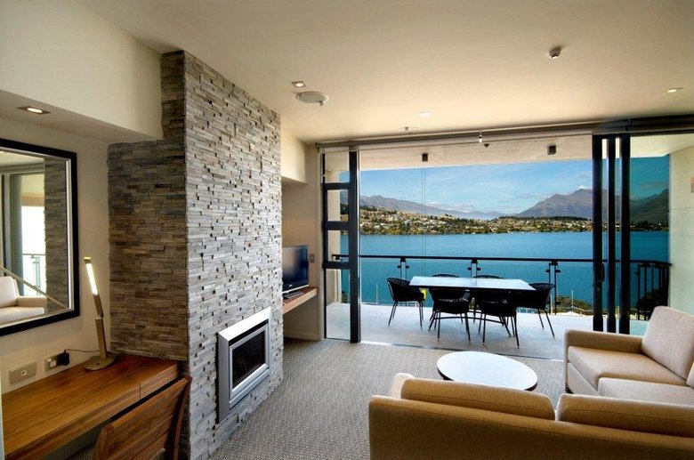Rees Hotel & Luxury Apartments