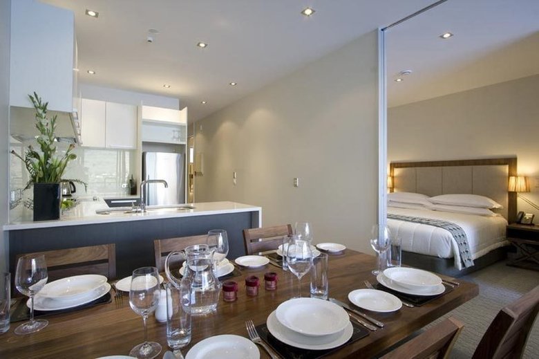 Rees Hotel & Luxury Apartments