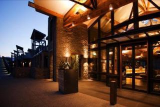 Rees Hotel & Luxury Apartments