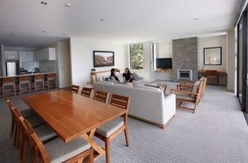 Rees Hotel & Luxury Apartments