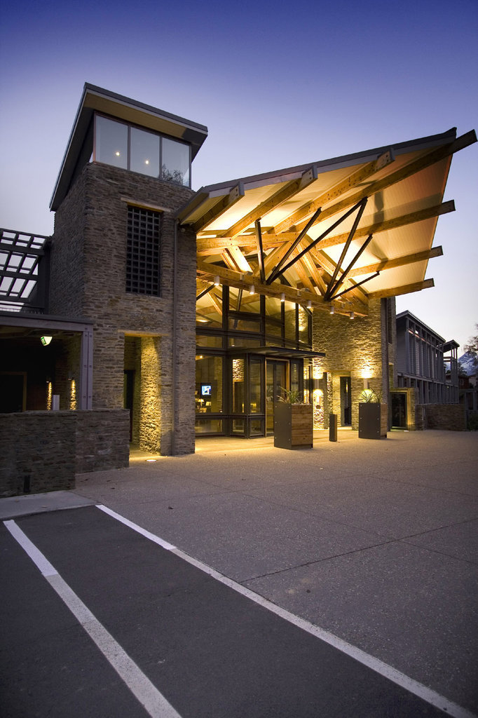 Rees Hotel & Luxury Apartments