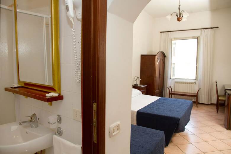 Hostal Gaudi Guest House