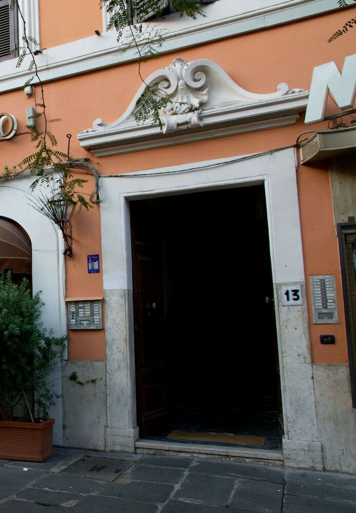 Hostal Gaudi Guest House