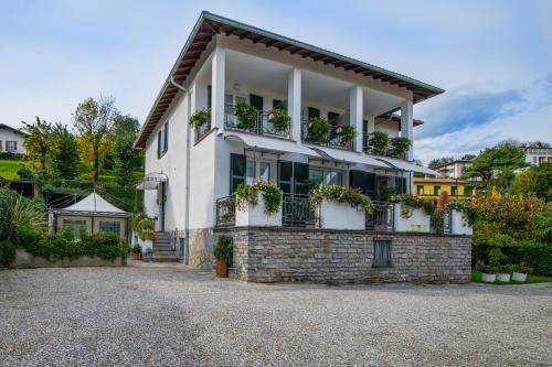 Miralago B&B And Apartments