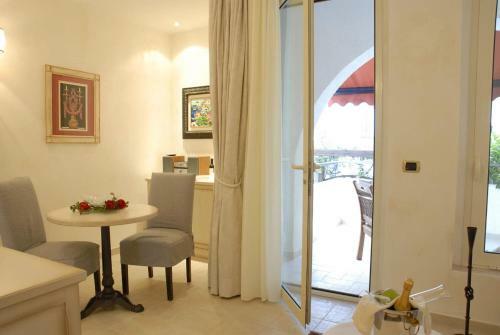 Hotel Baia Dei Faraglioni