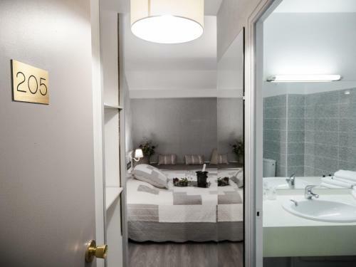 Hotel H�tel Le Chantereigne