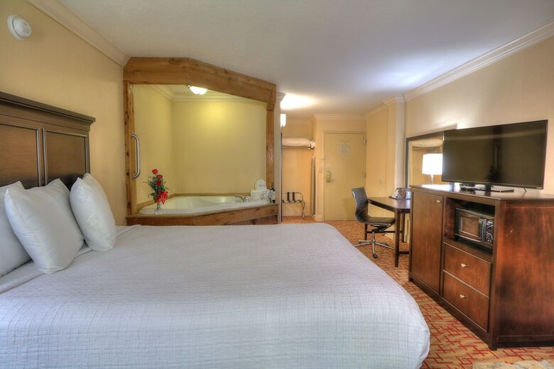 Edgewater Hotel