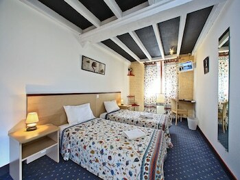 Hotel H�tel Moun�a