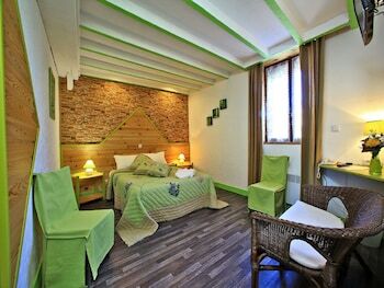 Hotel H�tel Moun�a
