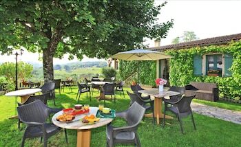 Hotel H�tel Moun�a