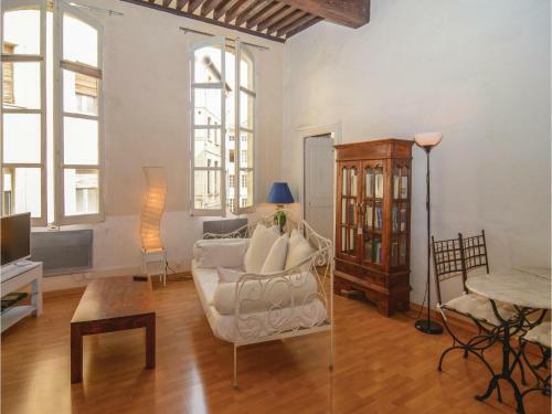 Two-bedroom Apartment In Avignon
